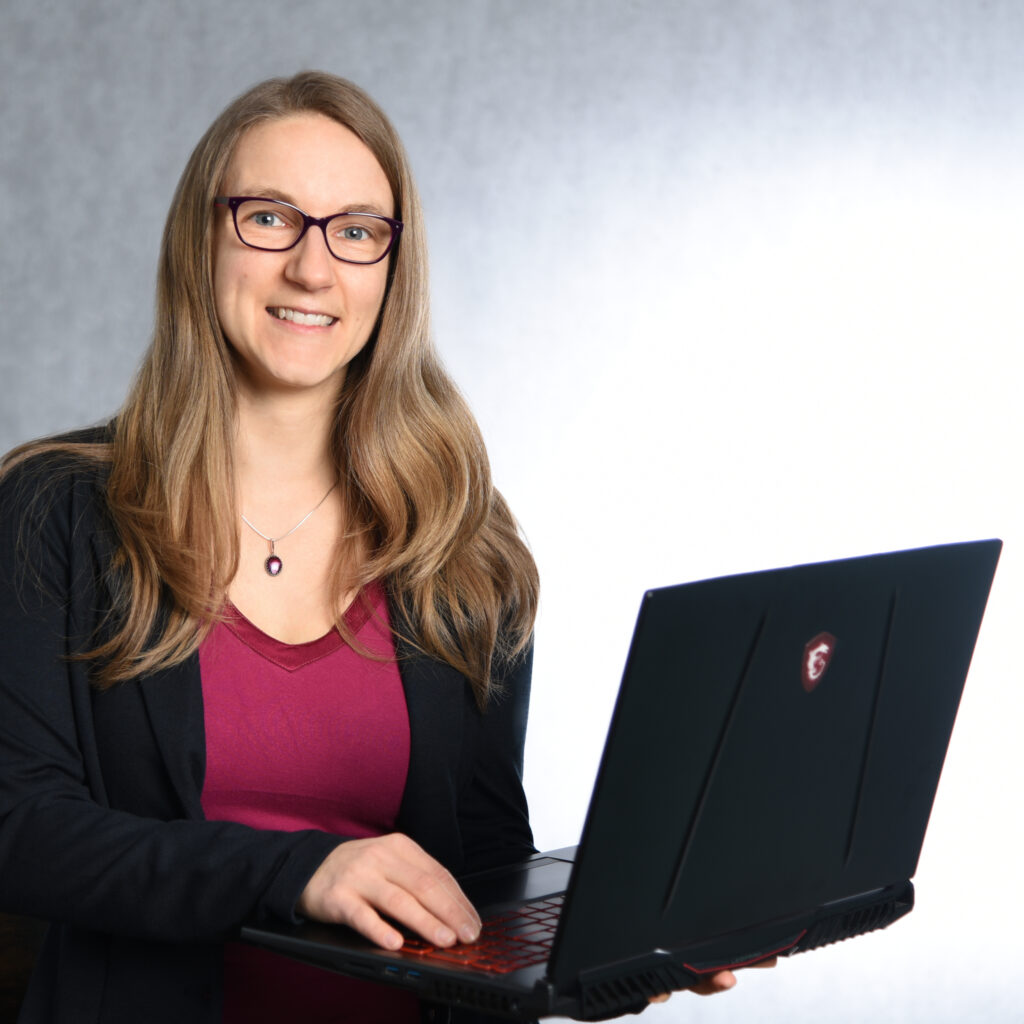 Business Dame Portrait mit Laptop