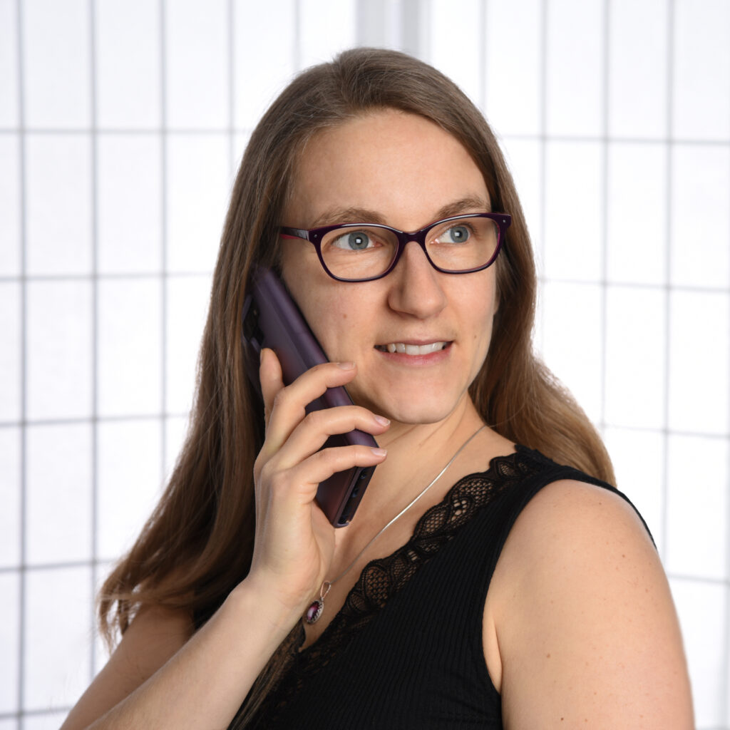 Business Dame Portrait mit Smartphon Handy